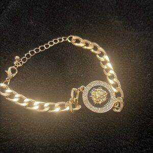 Elegant Gold Bracelet with Lion Medallion